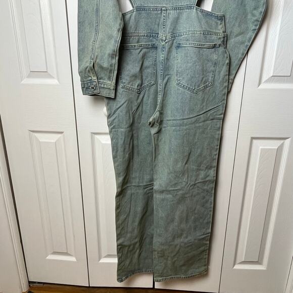 Pretty Little Thing Petite Vintage Wash Denim Cut Out Waist Jumpsuit 6 - Picture 6 of 15